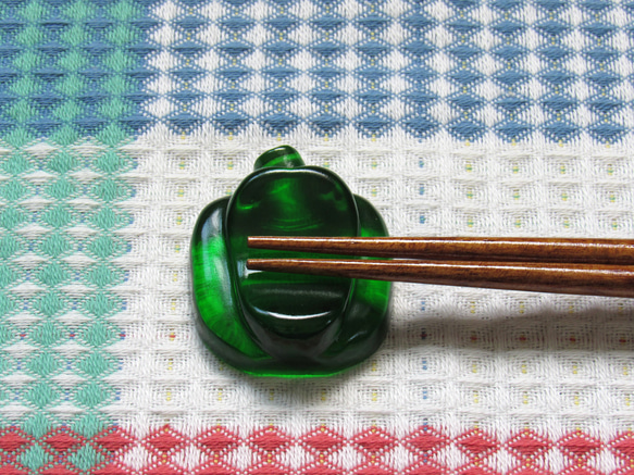 グリーン パプリカ＊レジン製の箸置き＊ 2枚目の画像