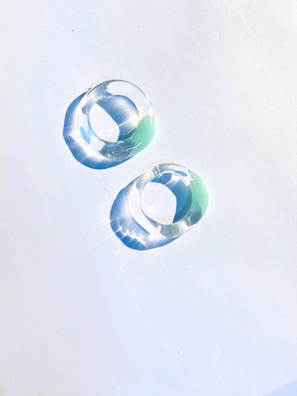 melt（clear×green）/ガラスのリング 2枚目の画像