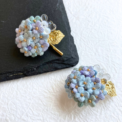 しっとり 紫陽花 の 帯留め　＊刺繍糸で編んだふんわりお花　雫　和装　浴衣 8枚目の画像