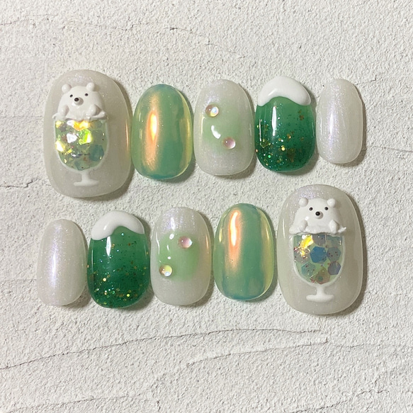 クリームメロンソーダからひょっこりくま ネイルチップ クマ
