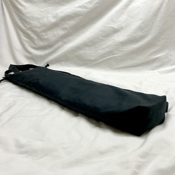 譜面台ケース〜持ち手付、肩紐付の譜面台バッグ〜　厚めキルト芯入りなので譜面台を守ってくれる♡（ブラック） 2枚目の画像