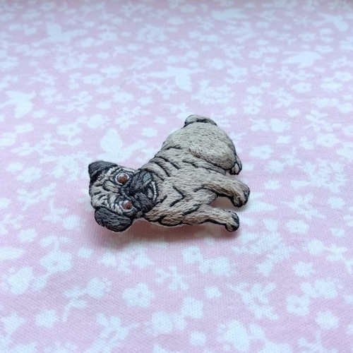 パグの刺繍ブローチ 犬 ブローチ haniho 通販 16179536｜Creema