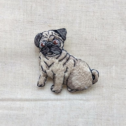 パグの刺繍ブローチ　犬 2枚目の画像