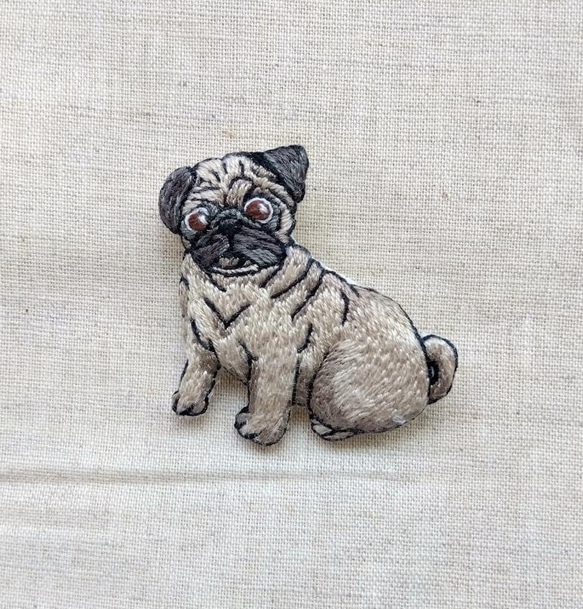 パグの刺繍ブローチ　犬 2枚目の画像