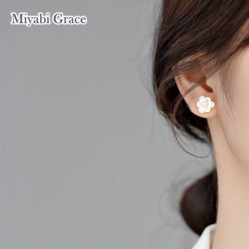 バライヤリング/ホワイトローズノンホールピアス/人気痛くない白薔薇