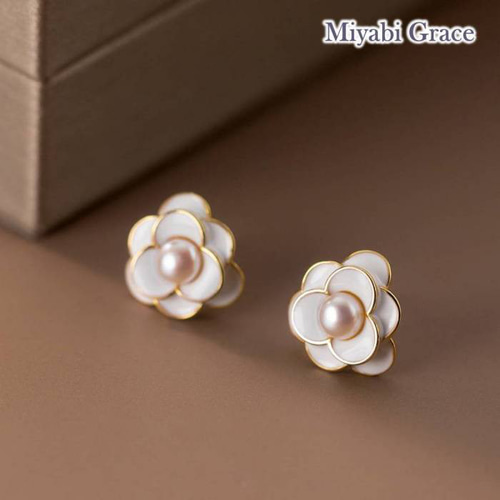 バライヤリング/ホワイトローズノンホールピアス/人気痛くない白薔薇