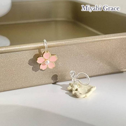 猫イヤリング/ホワイトキャットノンホールピアス/桜樹脂イヤリング