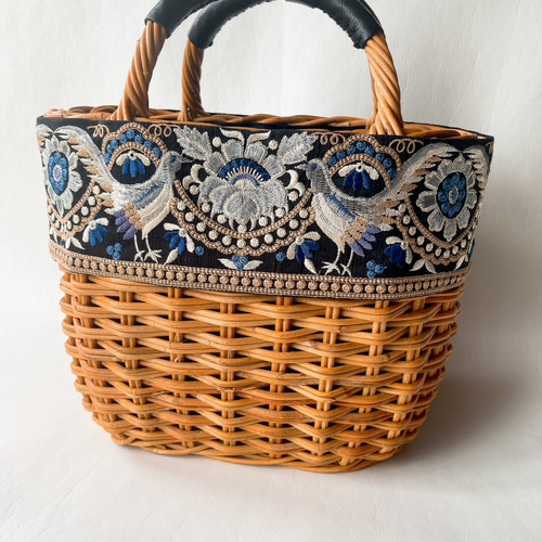 花柄インド刺繍リボン付きボックス型山葡萄バッグ 花柄インド刺繍リボン付きボックス型山葡萄バッグ