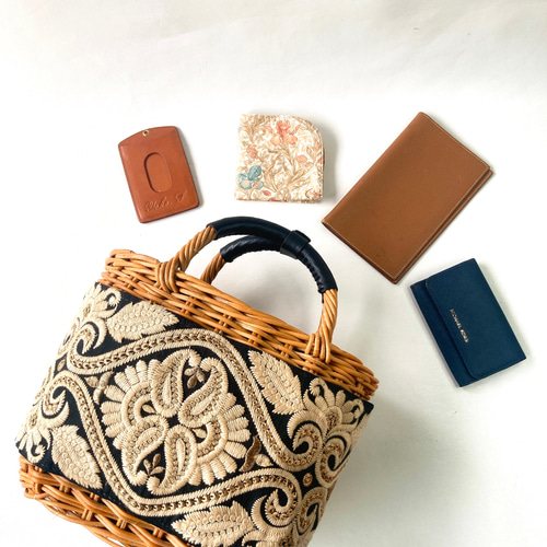 インド刺繍リボンのかごバッグ かごバッグ freely embroidery インド刺繍リボンのかごバッグ かごバッグ freely embroidery