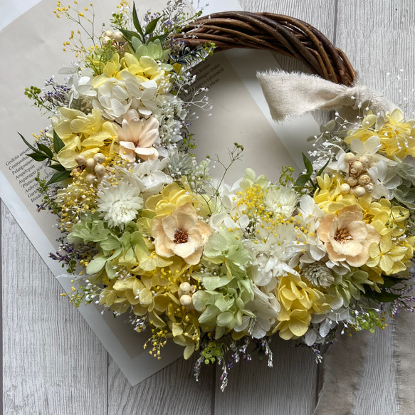 レモンイエローのリース　　　　プリザーブドフラワー/ドライフラワー　　　 2枚目の画像