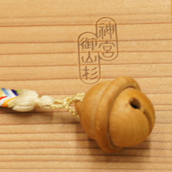 幸運・商売繁盛のお守り（神宮杉）金の糸で結ばれた幸せの鈴 5枚目の画像