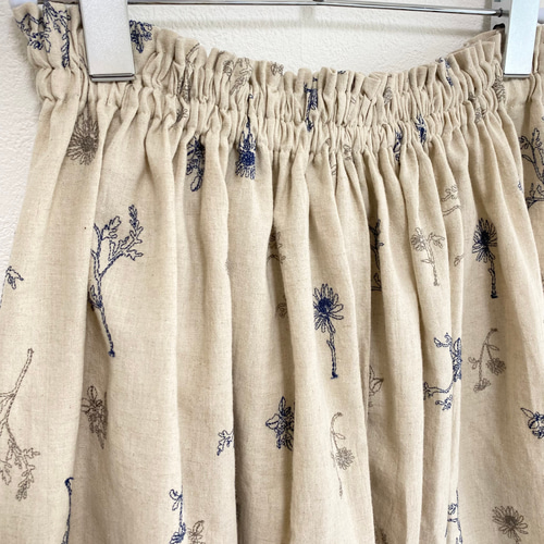 刺繍生地のコットンリネンスカート 生成り×ネイビー フレア