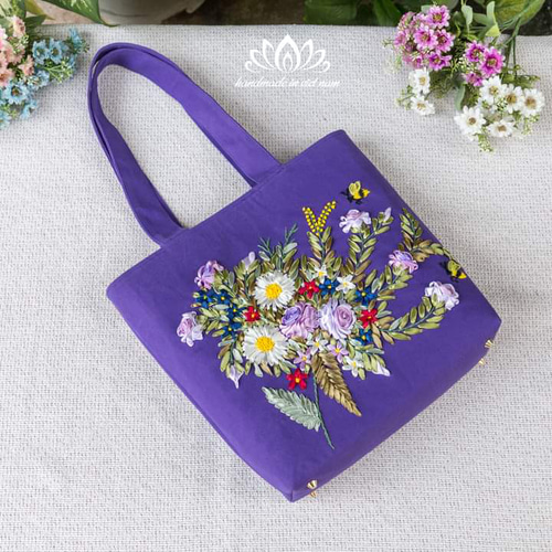 ハンドメイド 手刺繍 小さなお花のト― トバック 花の手刺繍＊トートバッグ - kao-fura-8'S GALLERY | minne
