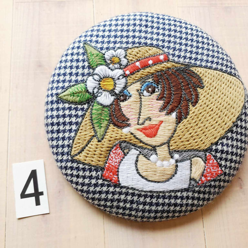 ロラライハリスの超特大くるみボタン刺繍ブローチ ブローチ ロラライハリスの超特大くるみボタン刺繍ブローチ ブローチ
