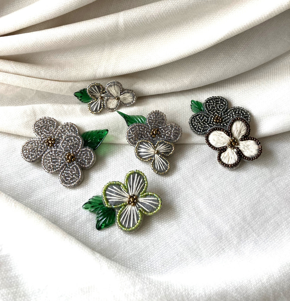 小花のビーズ&刺繍ブローチ　b 6枚目の画像