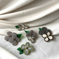 小花のビーズ&刺繍ブローチ　c 6枚目の画像