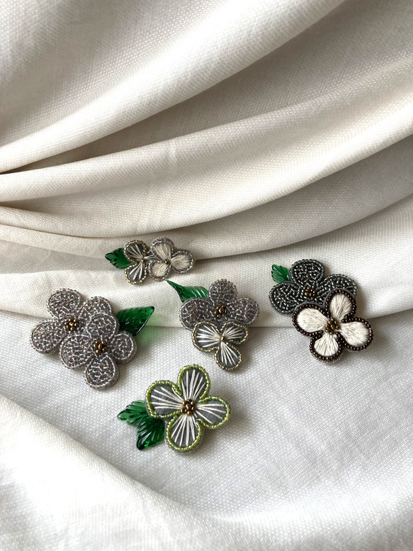 小花のビーズ&刺繍ブローチ　c 6枚目の画像