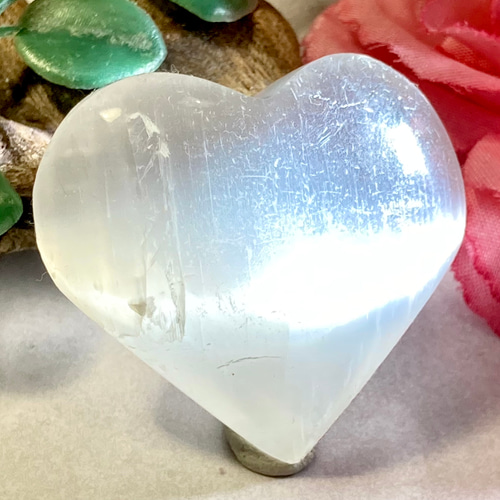 聖母マリアの石】セレナイト ホワイト 透石膏 ハート形 原石 天然石