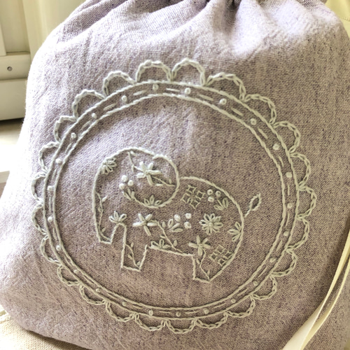 受注製作』【ゾウの手刺繍巾着ポーチ】 巾着袋 nijinoiro 通販