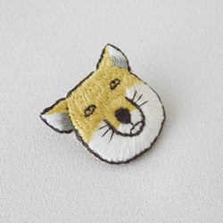 チベットスナギツネ　刺繍ブローチ　【受注製作】 3枚目の画像