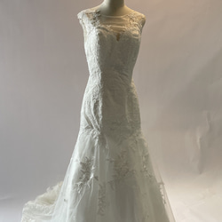 免運費！婚紗白色3D蕾絲刺繡深V領人魚線拖尾優雅長款 第1張的照片