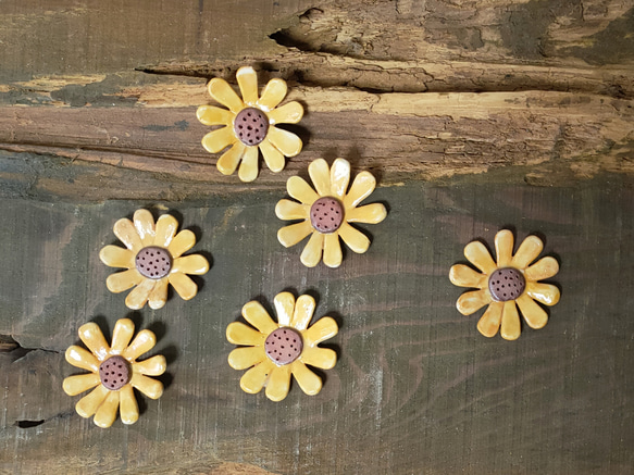 ツワブキの花の箸置き 2枚目の画像