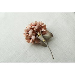 【布花】繡球胸花（淺棕粉紅） 第9張的照片