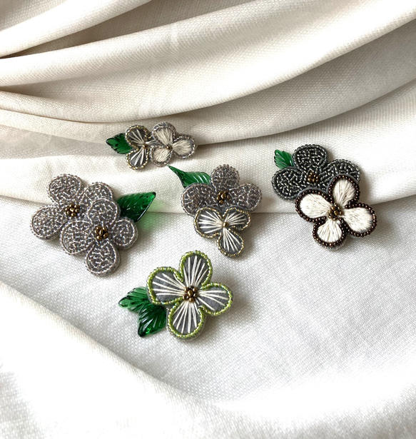 小花のビーズ&刺繍ブローチ　d 5枚目の画像