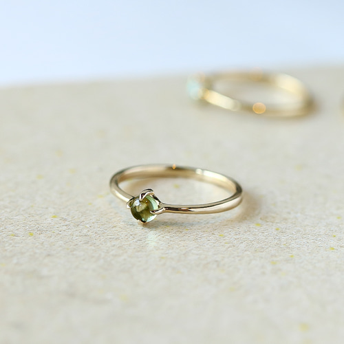 モルダバイト K10ピンキーリング カボションカット ~MUOT~ 指輪