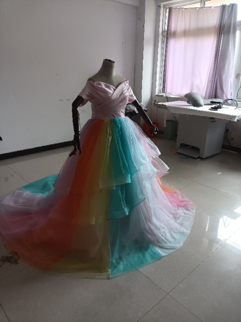 レインボー 花嫁/ウェディングドレス オフショルダー華やかなトレーン