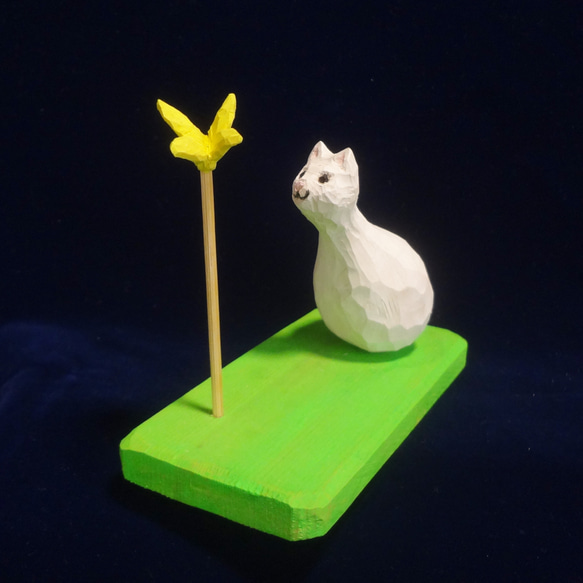 木彫刻『 猫と蝶  』 芸術  彫刻　昆虫　動物　猫　アート 3枚目の画像