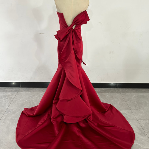 パーティードレス ボルドー色 ベアトップ ふっくら柔らかなバック  