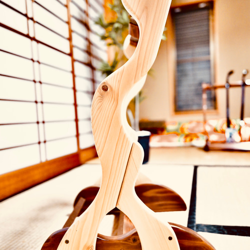 24時間以内に発送】手作り木工 木製三味線スタンド （ニス仕上げ） 2