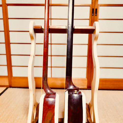 24時間以内に発送】手作り木工 木製三味線スタンド （ニス仕上げ） 2