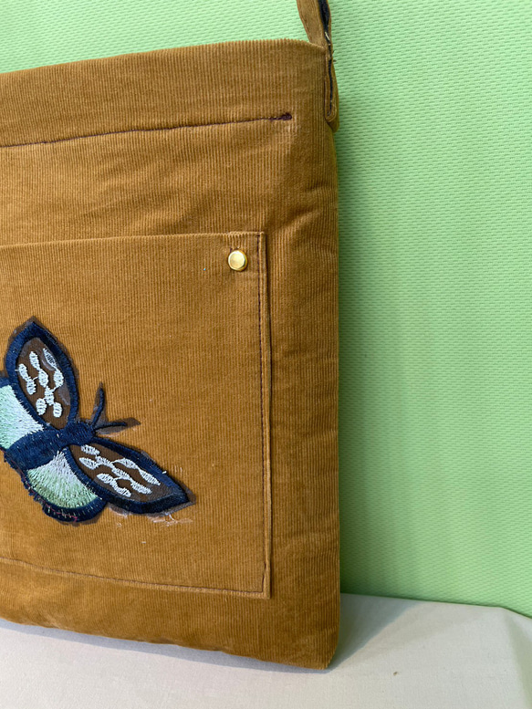 オリジナルバッグ】蝶をあしらった、シンプルデザインのショルダー ...