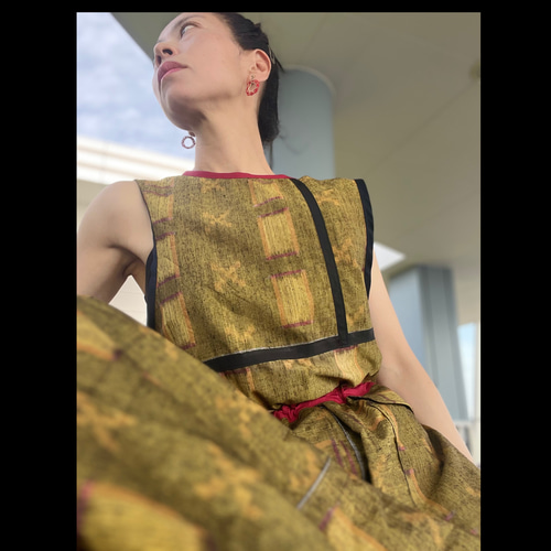 新品の着物生地 ☆ ワッシャー感がクールな久米島紬で作るアオザイ風 