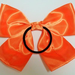 リボン　ヘアゴム　オレンジ　橙　サテン　大きめ　発表会　着物　ヘアアクセ　コスプレ　フェス　イベント　はいからさん　 2枚目の画像