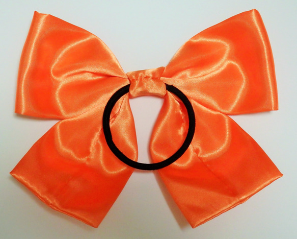 リボン　ヘアゴム　オレンジ　橙　サテン　大きめ　発表会　着物　ヘアアクセ　コスプレ　フェス　イベント　はいからさん　 2枚目の画像