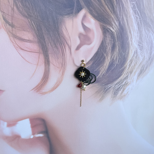 黒椿】水引のピアス／イヤリング ピアス（フック・チェーン） HANAHANA