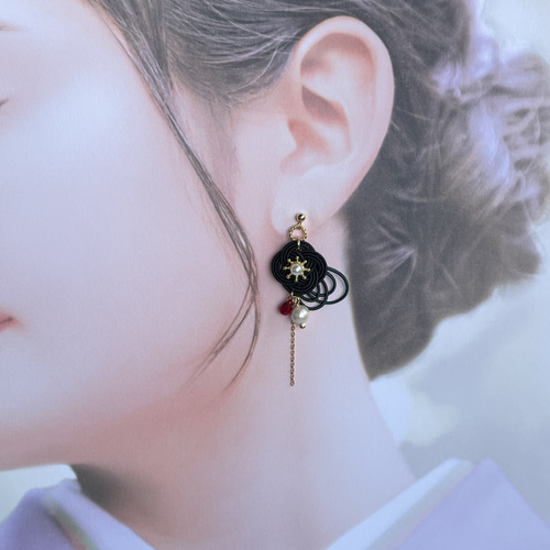 黒椿】水引のピアス／イヤリング ピアス（フック・チェーン） HANAHANA
