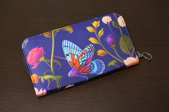 北欧のカラフルで色鮮やかな花柄に飛び交う神秘的な蝶のような鳥 長財布ポーチ 本革 8枚目の画像