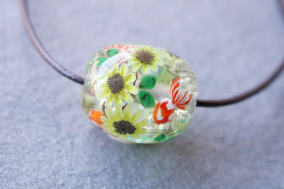 ひまわりと金魚のとんぼ玉（ガラス玉） ネックレス・ペンダント 富松望