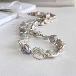 可愛不規則形狀銀色淡水罌粟巴洛克珍珠項圈 第5張的照片