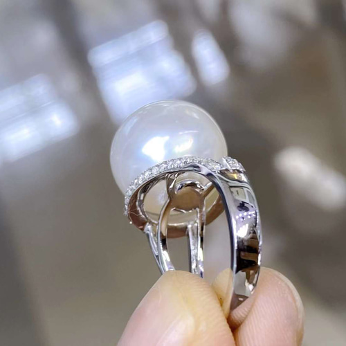 高級】白蝶真珠 天然ダイヤモンド付きリングk18