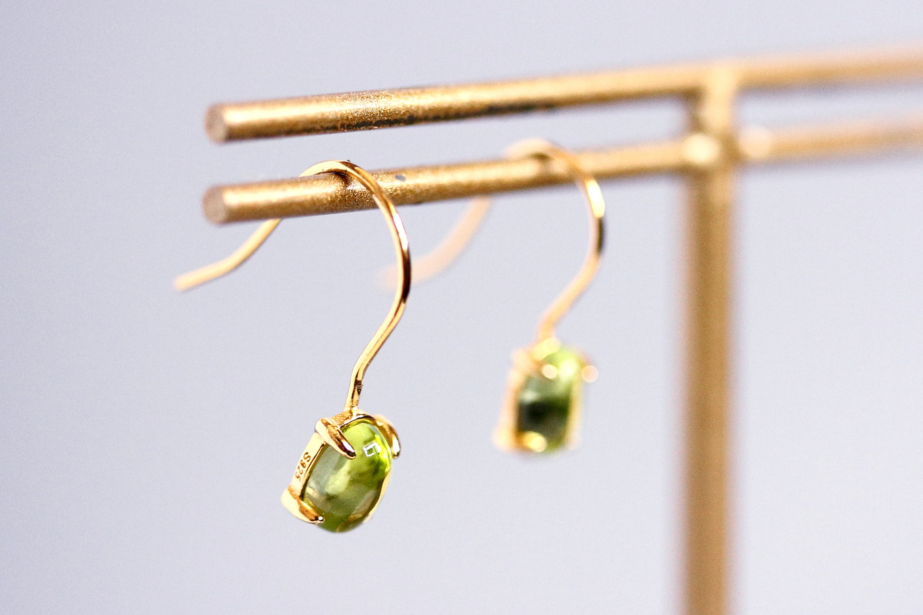 高品質ペリドット　ミニオーバルピアス　Silver925 8月誕生石