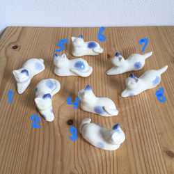陶器の小さな猫たち(青ぶち) 1枚目の画像