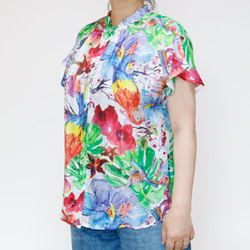 彩色鸚鵡印花法式袖 光滑透明材質，適合夏季穿搭 ◎ 一件就夠了！ 第10張的照片