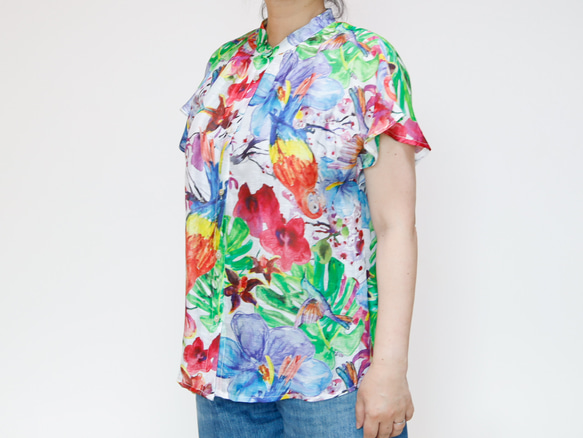 彩色鸚鵡印花法式袖 光滑透明材質，適合夏季穿搭 ◎ 一件就夠了！ 第10張的照片