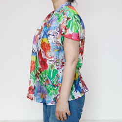 彩色鸚鵡印花法式袖 光滑透明材質，適合夏季穿搭 ◎ 一件就夠了！ 第11張的照片