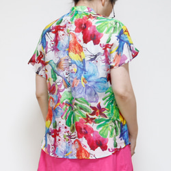 彩色鸚鵡印花法式袖 光滑透明材質，適合夏季穿搭 ◎ 一件就夠了！ 第4張的照片